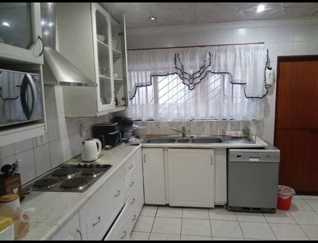 4 BEDROOM FREEHOLD FOR SALE IN VOSLOORUS EXT 10